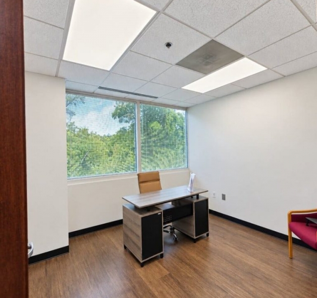 suite-3-_-office-with-window-4