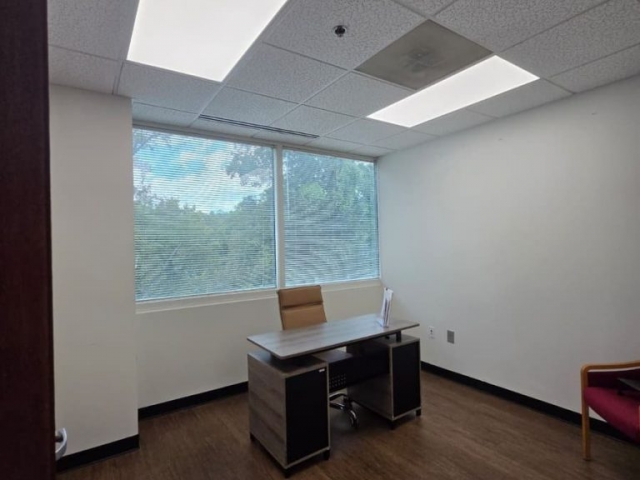 suite-3-office-with-window-4