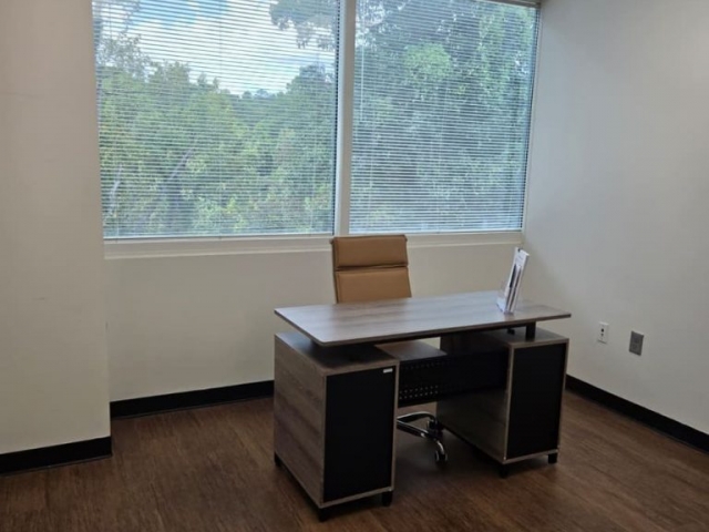 suite-3-office-with-window-5