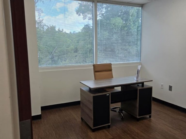 suite-3-office-with-window